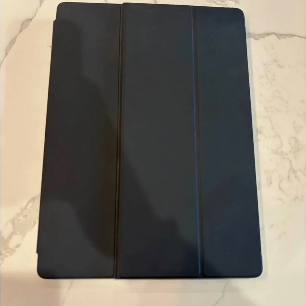 Apple iPad Pro 12.9-inch (2nd gen) 64 GB, Wi-Fi + 4G unlocked (bundled)case/pen
